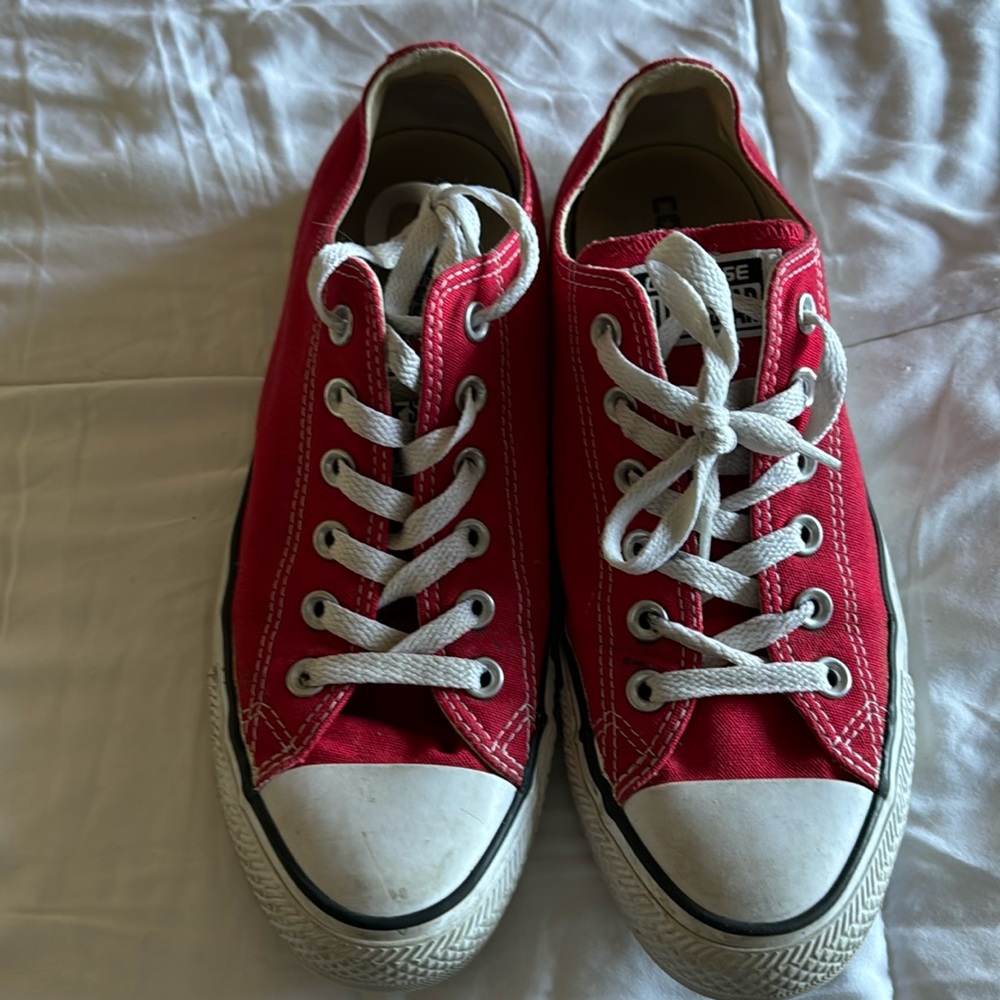 Women’s size 9/ men’s size 7 red converse EUC